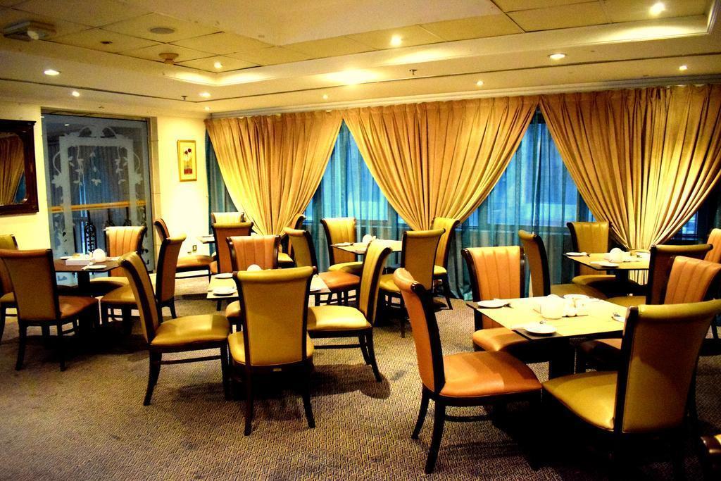 Nejoum Al Emarat Hotel Sharjah Exterior foto