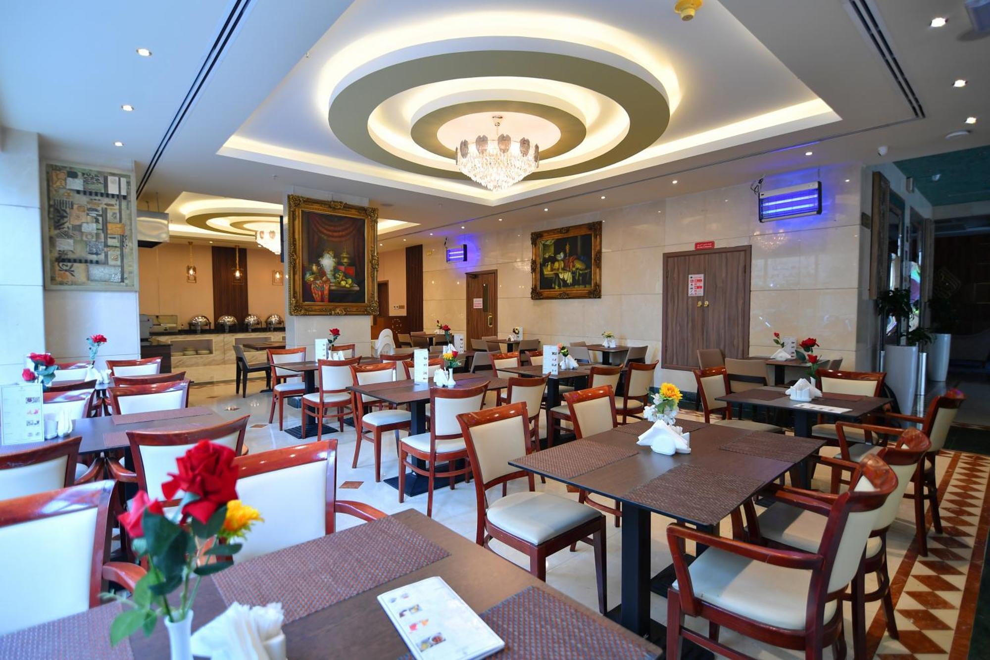 Nejoum Al Emarat Hotel Sharjah Exterior foto