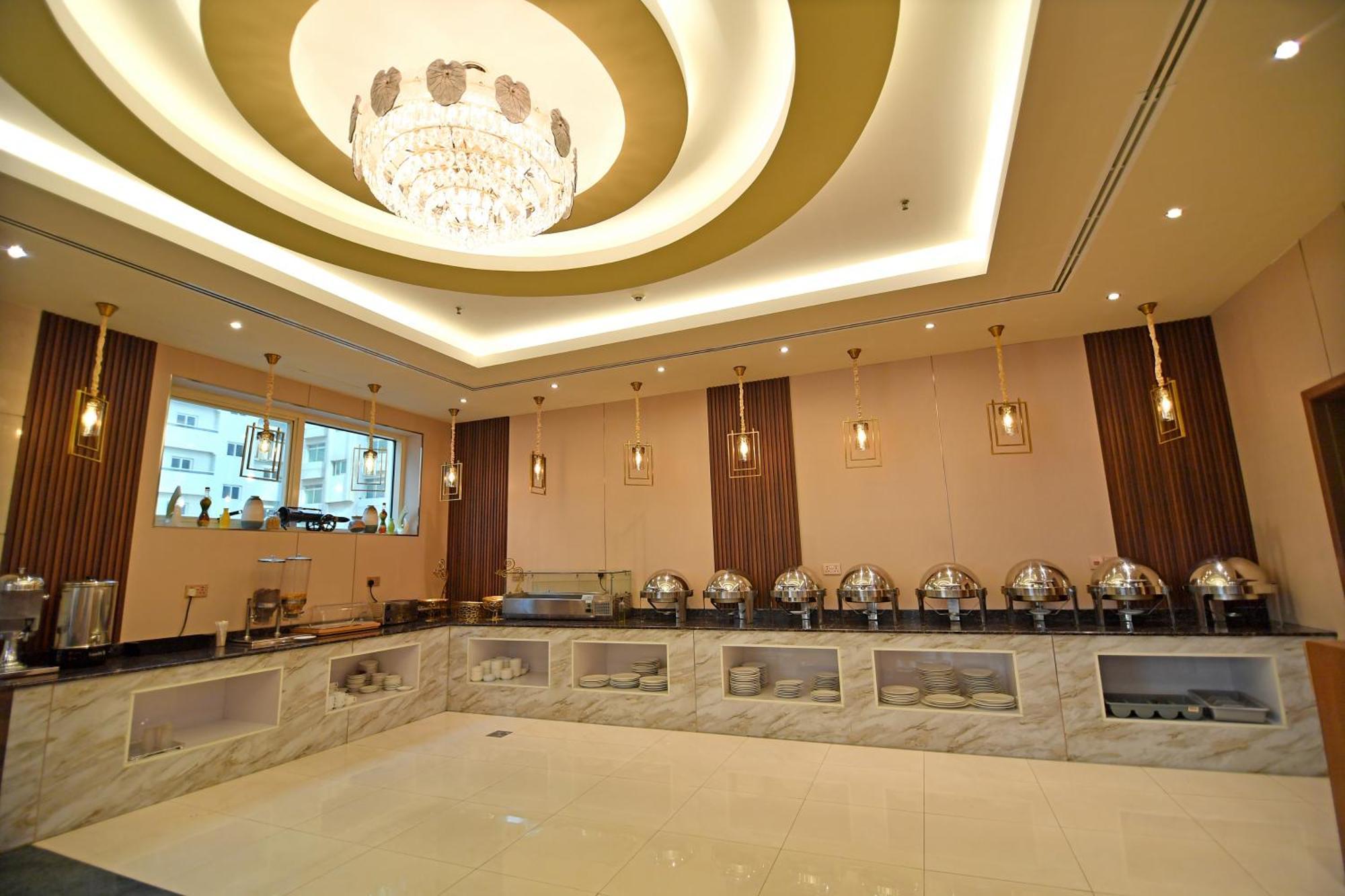 Nejoum Al Emarat Hotel Sharjah Exterior foto